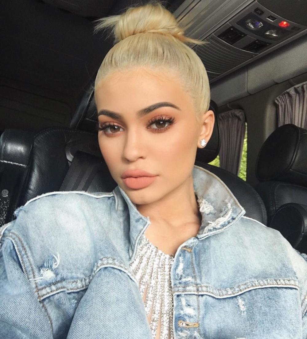 Watch Access Hollywood Interview Kylie Jenner Debuts Platinum Blonde Hair For Girls Night Out 6990