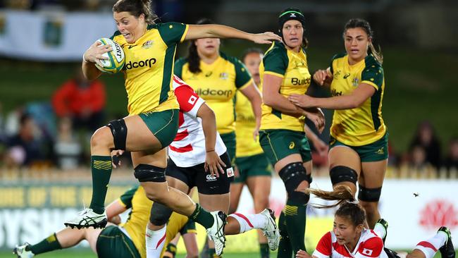 Grace Hamilton making a break during the second Test between the Wallaroos and Japan at North Sydney Oval last year.