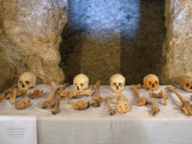 A picture taken on December 9, 2017 shows skulls and bone fragments found at a newly discovered tomb in the Draa Abul Naga necropolis on the west Nile bank of the southern Egyptian city of Luxor, about 650 kilometres (400 miles) south of the capital Cairo. / AFP PHOTO / STRINGER