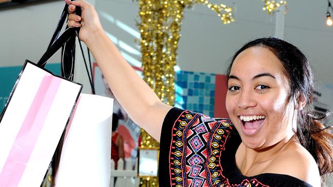 Longer hours to boost Christmas shopping trade on the Gold Coast | Gold