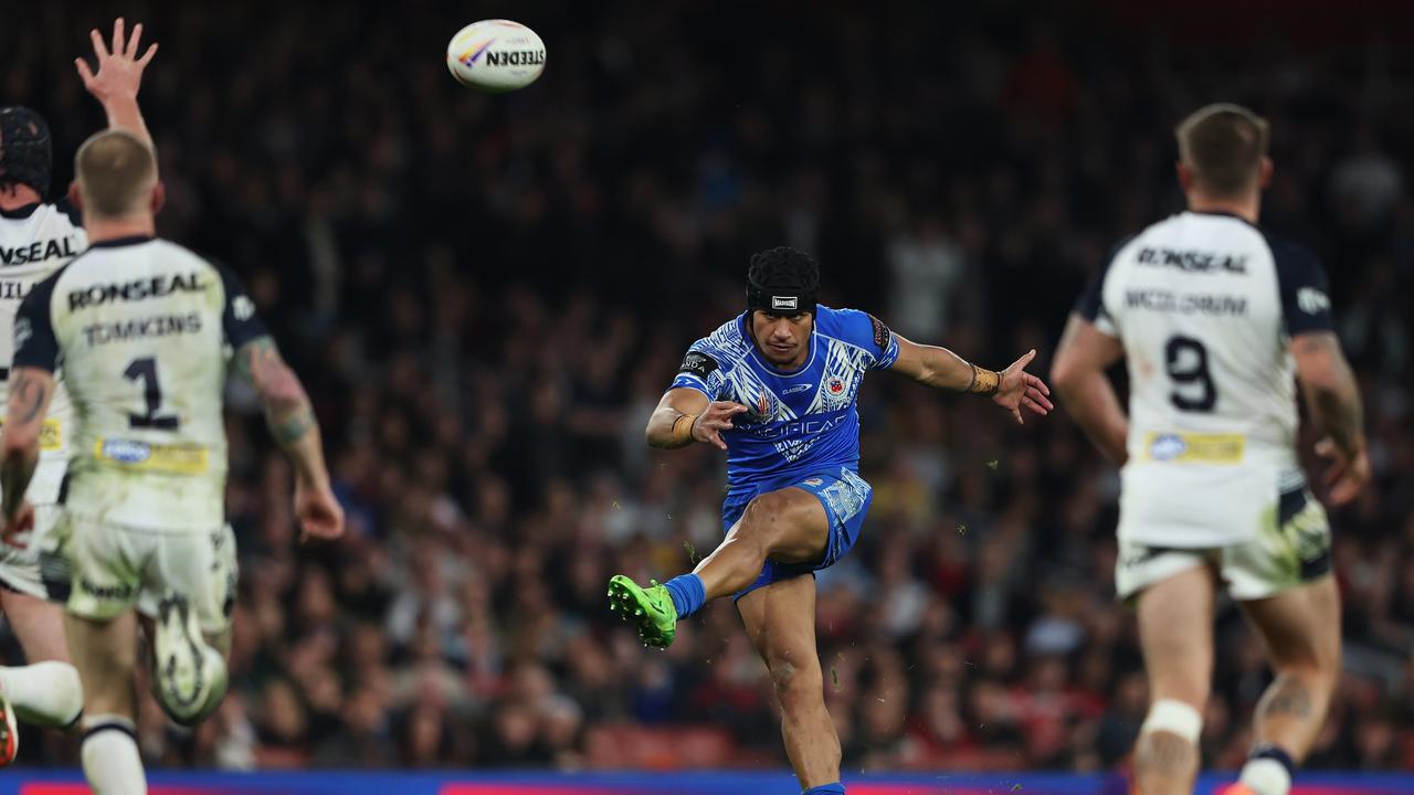 LONDON, ENGLAND - NOVEMBER 12: Stephen Crichton of Samoa drops a goal, leading to Samoa winning the game during the Rugby League World Cup Semi-Final match between England/Papua New Guinea and Tonga/Samoa at Emirates Stadium on November 12, 2022 in London, England. (Photo by Matthew Lewis/Getty Images for RLWC)