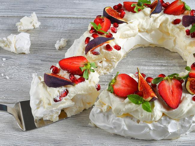 Christmas pavlova wreath: