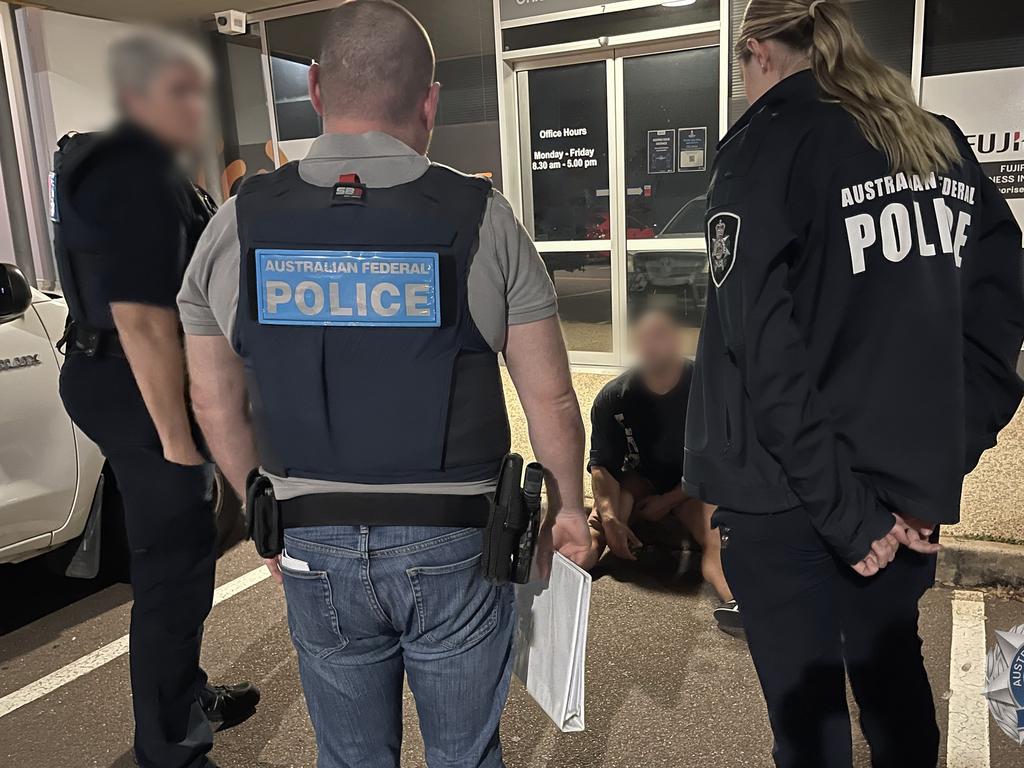 OP Merredin The AFP has dismantled an Australian criminal network allegedly importing and manufacturing hundreds of kilograms of cocaine under the direction of a Colombian organised crime syndicate. Darwin arrest of 33yo man