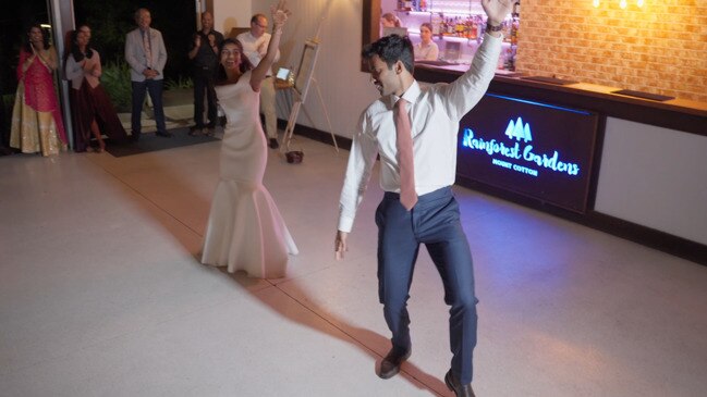 Bride and brother's epic wedding dance