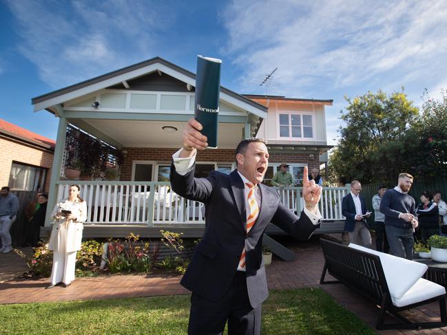 30/06/23. The Sunday Telegraph. News.Concord, Sydney, NSW, Australia.Pictures from the auction of 17, Coles Street ion Concord, as auctioneer Damien Cooley brings down the gavel on the sale.Pics by Julian Andrews.