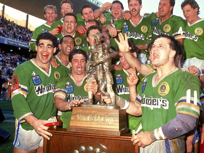 SYDNEY, AUSTRALIA - SEPTEMBER 24:  The Canberra Raiders celebrate winning the 1989 NSWRL Grand Final between the Canberra Raiders and the Balmain Tigers held at the Sydney Football Stadium September 24, 1989 in Sydney, Australia. Raiders won 19-14. (Photo by Patrick Riviere/Getty Images)