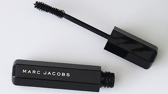 Here’s how you can nab a free tube of Marc Jacobs Velvet Noir Major Volume Mascara in time for the weekend.