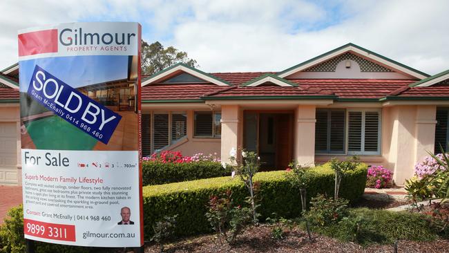 The federal government should look at negative gearing reform, NSW Planning Minister Rob Stokes says.