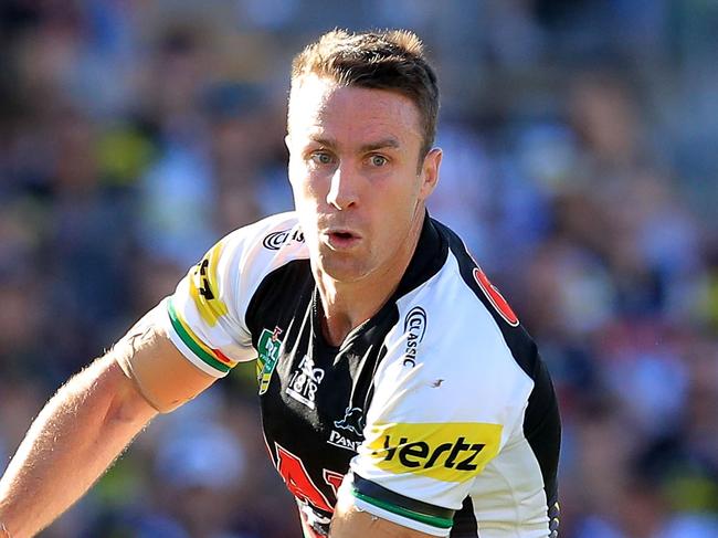 PENRITH, AUSTRALIA - APRIL 15:  James Maloney of the Panthers runs with the ball during the round six NRL match between the Penrith Panthers and the Gold Coast Titans on April 15, 2018 in Penrith, Australia.  (Photo by Mark Evans/Getty Images)