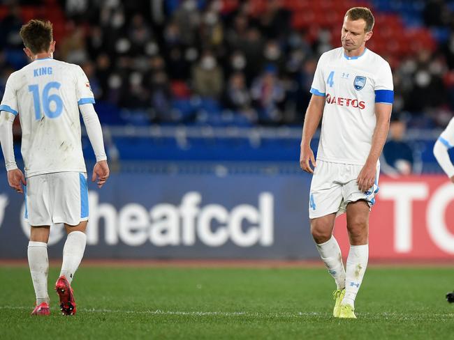 YOKOHAMA, JAPAN - FEBRUARY 19: Alex Wilkinson #4 of Sydney FC looks dejected during the AFC Champions League Group H match between Yokohama F.Marinos and Sydney FC at Nissan Stadium on February 19, 2020 in Yokohama, Kanagawa, Japan. (Photo by Matt Roberts/Getty Images)