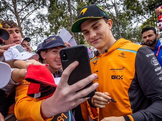 Australian F1 Grand Prix, Melbourne. Albert Park. 2024. Sunday. Oscar Piastri signs autographs on the Melbourne Walk. Picture: Jake Nowakowski