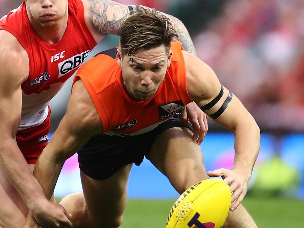 Toby Greene of the Giants contests the ball with Zak Jones of the Swans during the Second Elimination Final between the Sydney Swans and the Greater Western Sydney (GWS) Giants in Week 1 of the AFL Finals Series at the SCG in Sydney, Saturday, September 8, 2018. (AAP Image/Brendon Thorne) NO ARCHIVING, EDITORIAL USE ONLY