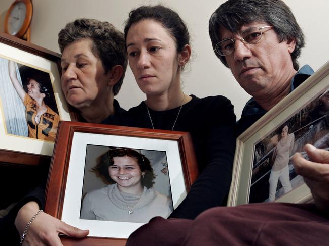 Mother Janja Mrmos, sister Helena Tomasev-Mrmos and father Vladimir Mrmos are still mourning Vladislava Mrmos, murdered by her ex-boyfriend at 17. 