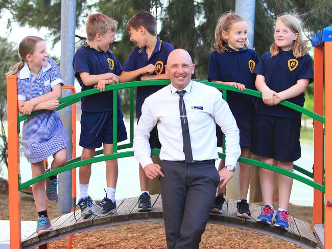 15/10/18 Bentleigh west primary school principal Steven Capp with year 3 students (L-R) Charlotte Maddison, Lenny Burt, Will Austin, Allegra Meszaros and Lola Jack. Bentleigh West Primary School has recorded a 16 per cent increase in its Year 3 spelling score, and 7 per cent increases in its reading and writing scores. Principal Steven Capp attributed the impressive rise tot he fact that the Year 3 cohort is the first at the school to benefit from explicit phonics instruction since prep. Aaron Francis/The Australian