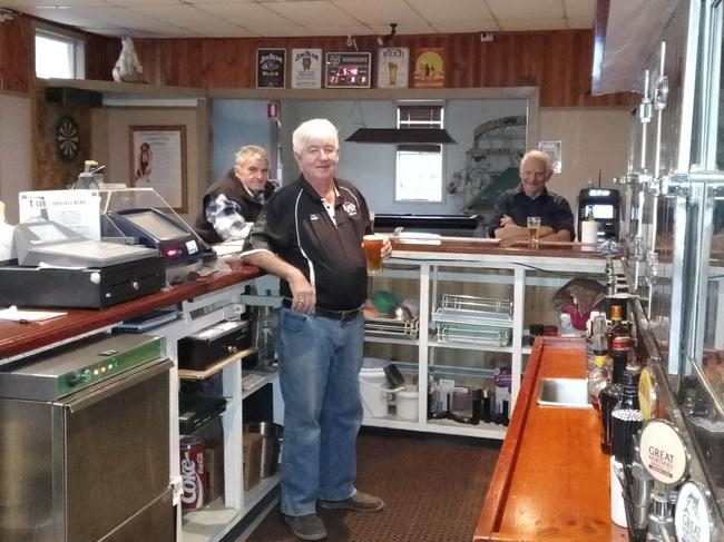 Leo Hotel publican Les Boal (centre) is saying goodbye to the Clermont hotel after 20 years behind the bar. Picture: Contributed