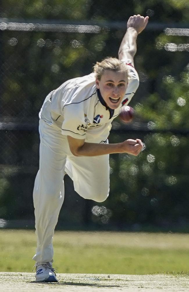 Young Malvern paceman Hamish McIntyre goes at Brighton. Picture: Valeriu Campan