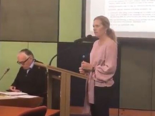 Heidi Robertson, from the Northern Rivers Vaccination Supporters group, address Byron Council.