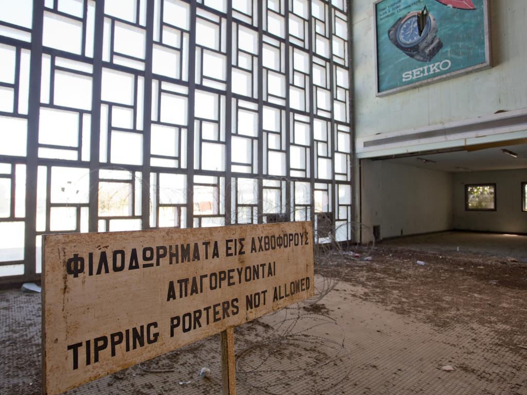 The sign reads: “Tipping porters not allowed”. Picture: Athanasios Gioumpasis/Getty Images