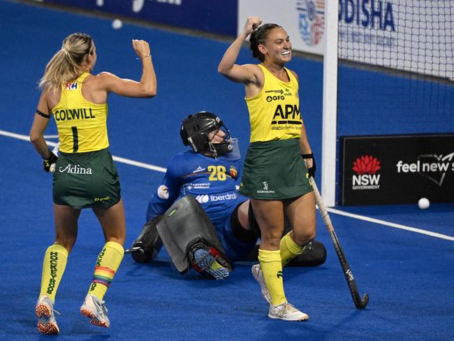 Australiaâs Jade Smith (R) celebrates her goal during the women's field hockey match between Australia and Spain in the FIH Hockey Pro League in Sydney on February 8, 2025. (Photo by Saeed KHAN / AFP) / -- IMAGE RESTRICTED TO EDITORIAL USE - STRICTLY NO COMMERCIAL USE --