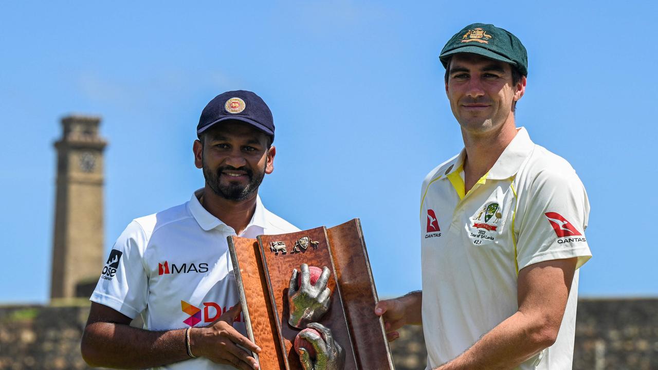 Sri Lanka's captain Dimuth Karunaratne (L) and Australia's captain Pat Cummins pose with the Warneâ&#128;&#147;Muralitharan Test trophy at the Galle International Cricket Stadium in Galle on June 28, 2022, ahead of their two Tests cricket matches between Sri Lanka and Australia. (Photo by ISHARA S. KODIKARA / AFP)