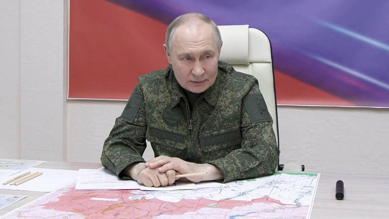 Russia’s Putin Visits Kursk Region in Military Fatigues