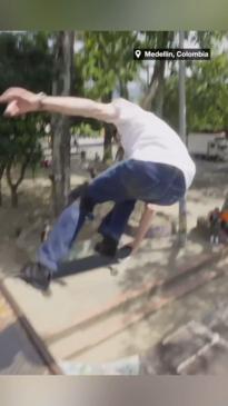 Tony Hawk makes surprise visit to skate park