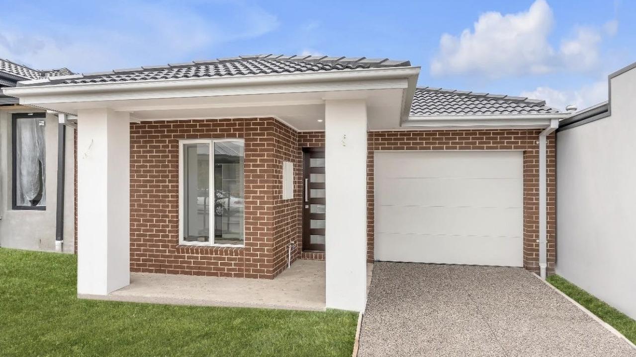 VIC REAL ESTATE: 43 Bowenia Avenue, Craigieburn is listed for $485 a week by Barry Plant Glenroy.