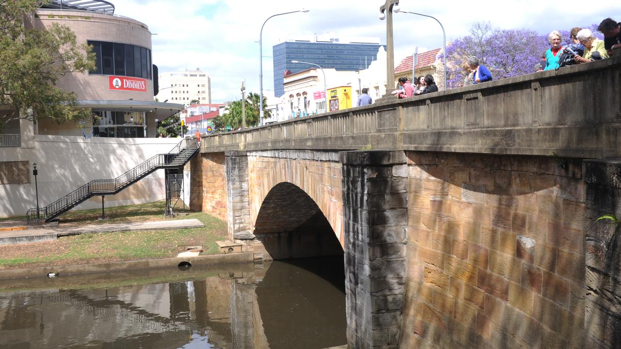 The historic Lennox Bridge.