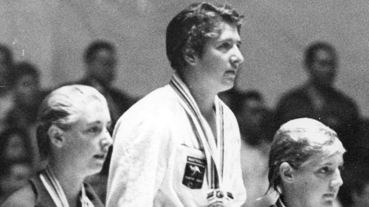 Dawn Fraser (centre) after receiving her gold medal for 100m freestyle final at the Olympic Games in Tokyo in 1964.