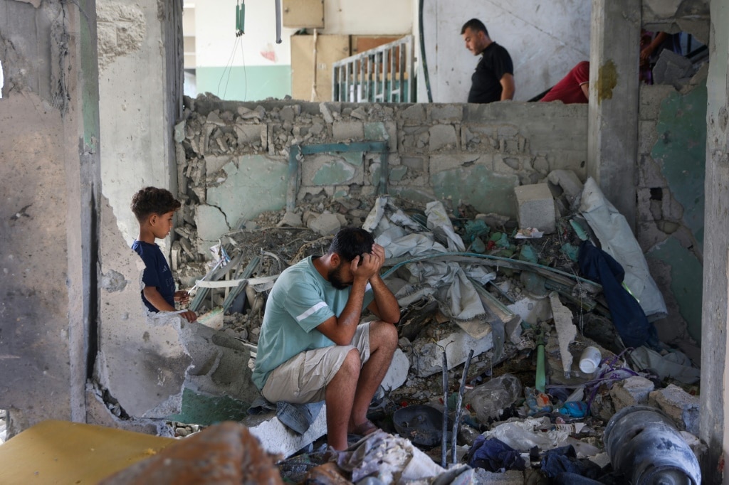 Thousands rush into new aid distribution centre in south Gaza