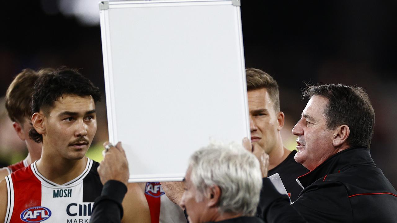 Ross Lyon speaks to his players as the Saints made it four consecutive wins. Picture: Darrian Traynor/Getty Images