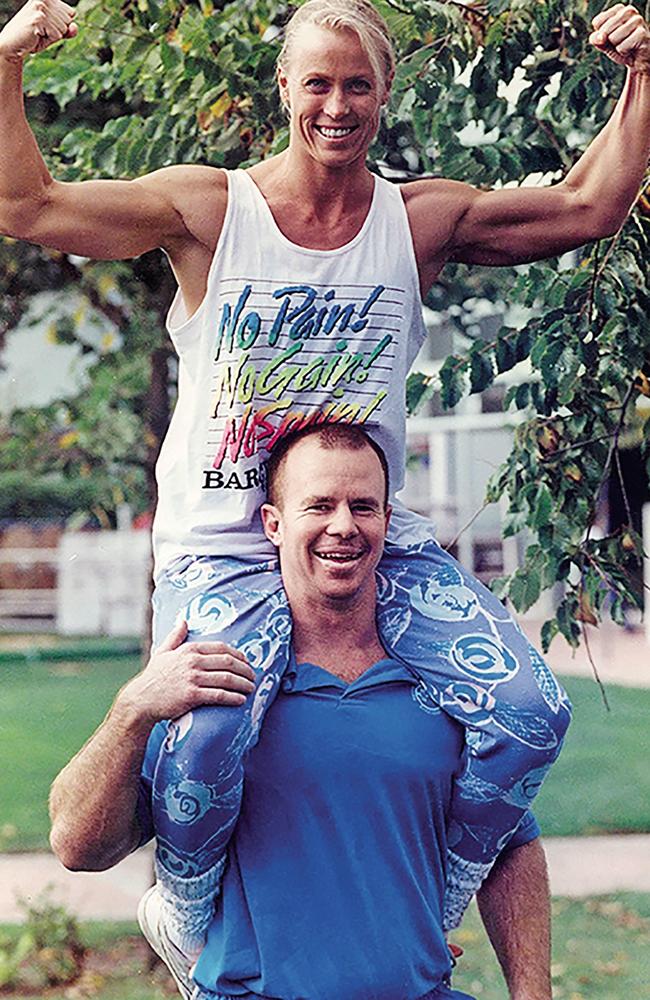 Pain and gain … Lisa Curry hamming it up with strength coach Ian King at the Barcelona trials in 1992. Photo courtesy Lisa Curry, from her memoir Lisa.