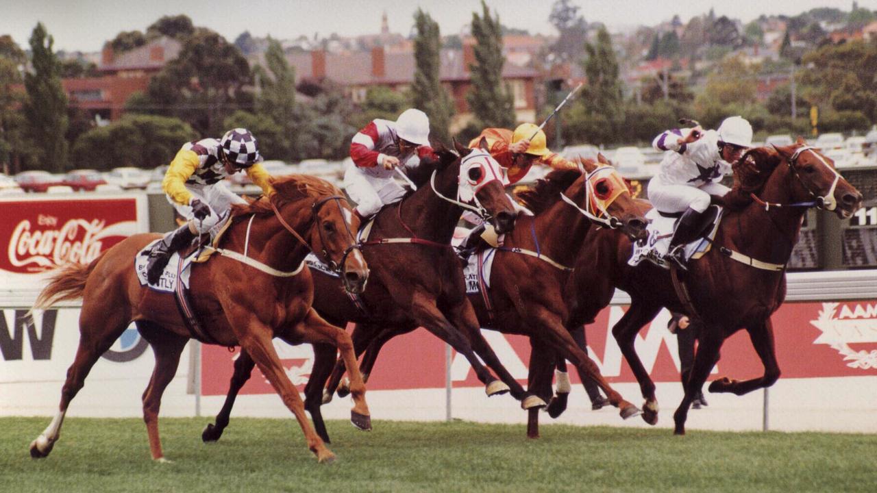Cox Plate sport horseracing action 26 oct 1996 Saintly (outside) beating Filante (rails) & All Our Mob (2ndfromR) & Juggler (2ndfromL) 4th. vic