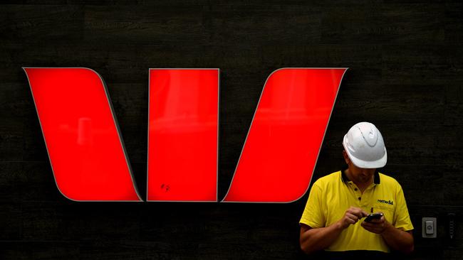 Westpac has delayed final bids for its $1bn-plus investment platform unit by several weeks until the end of August.