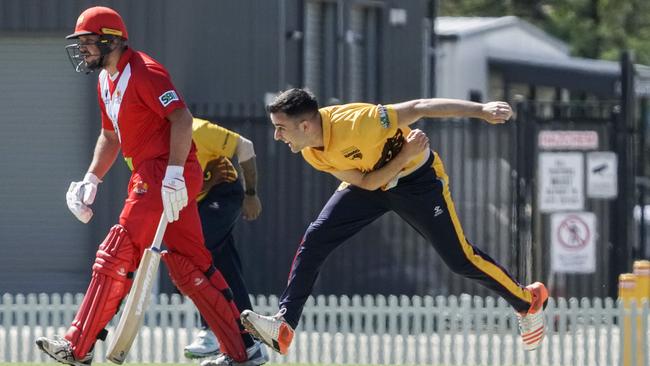 Premier Cricket: Casey South Melb v Kingston Hawthorn. Kurt Heigl bowling for Kingston Hawthorn. Picture: Valeriu Campan