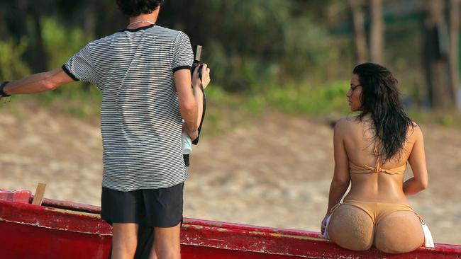 PICS] Bella Hadid's Butt Looks Smaller In Bikini
