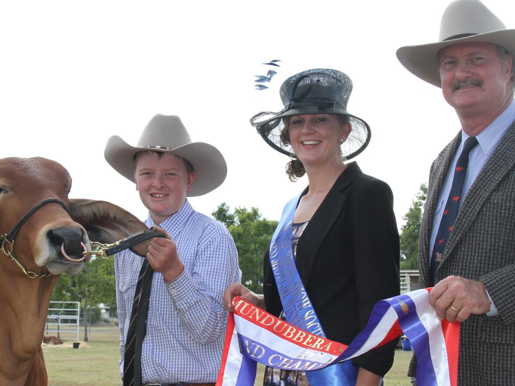 Whitaker Miss Pinky Pie Grand Champion female who went on to receive Supreme Exhibit of the Show handled by Corey Evans of Kingaroy, Mundubbera 2013 Miss Showgirl Megan Vicary and the judge Kim Barnett. Photo Robyn Whitaker