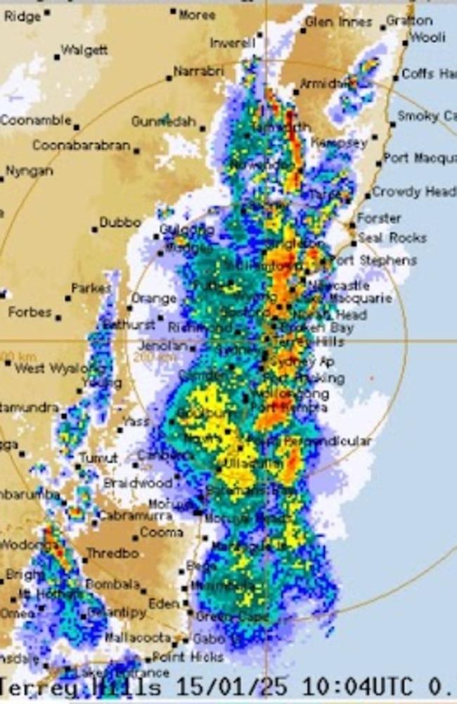 A weather radar from late Wednesday night shows the storm spreading 1000km down the NSW coast.