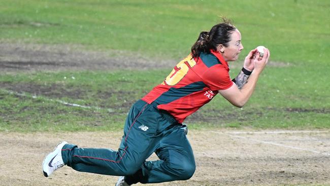 HOBART, AUSTRALIA - FEBRUARY 25: Sarah Coyte of the Tigers takes the catch to dismiss Courtney Webb of the Scorpions during the WNCL Final match between Tasmania and South Australia at Blundstone Arena, on February 25, 2023, in Hobart, Australia. (Photo by Steve Bell/Getty Images)