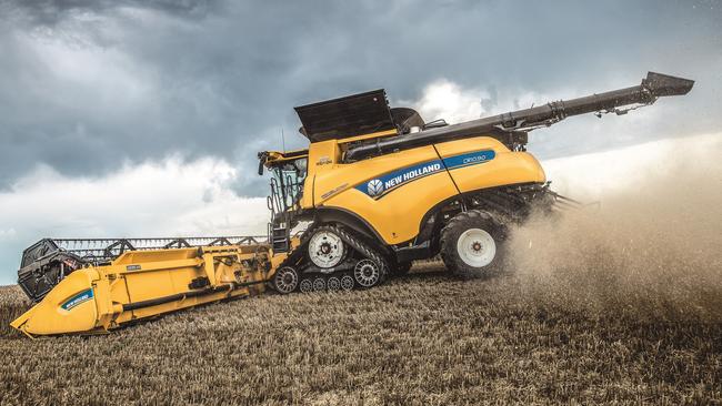 The CR10.90 is still the biggest combine New Holland produces.