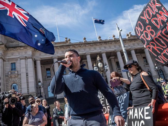 Right wing activist and former Israeli IDF soldier Avi speaks at a rally in Melbourne. Picture: Jake Nowakowski