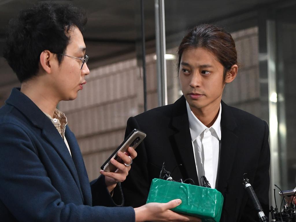 K-pop star Jung Joon-young (R) arrives to attend a hearing on his arrest warrant. Picture: JUNG Yeon-Je/AFP.