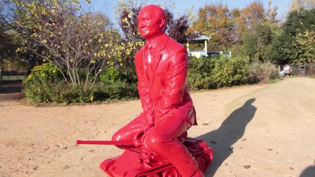 Plastic Putin on tiny tank turns up in London park