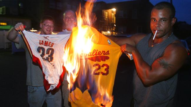 Sports fans react with their usual goodwill after James’ announcement. Image: AP Photo/Akron Beacon Journal, Phil Masturzo)