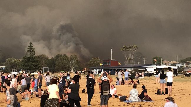 A photo, taken by Al Baxter, of the fire behind the surf club on Malua Bay Beach.