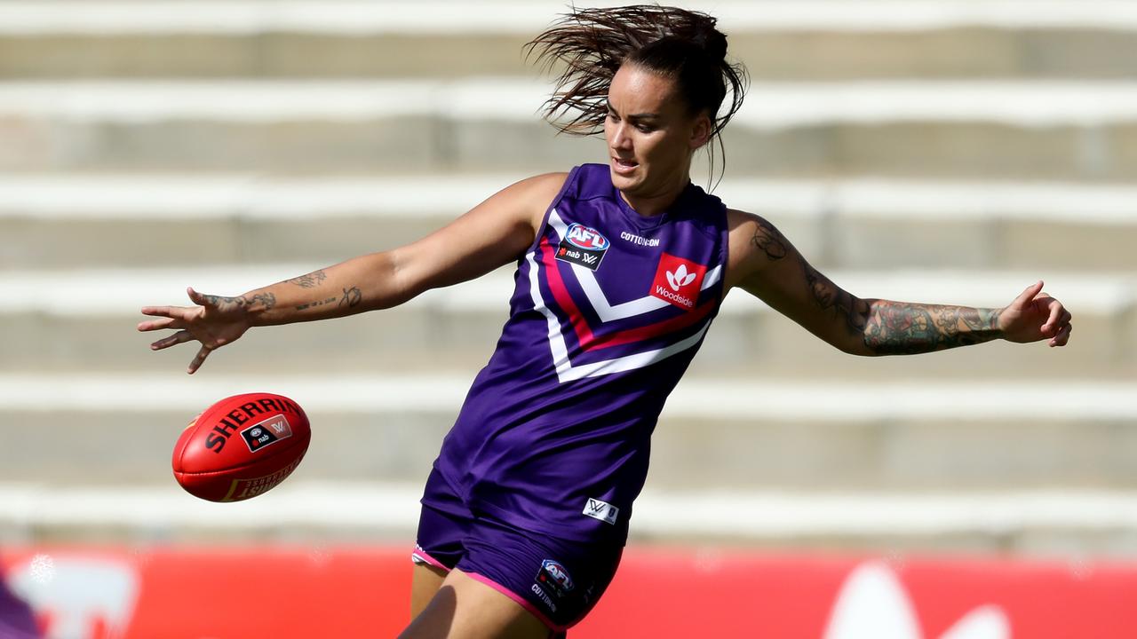 Gemma Houghton sends the Dockers forward. Picture: Will Russell/Getty Images