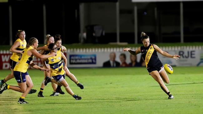 Ebony Marinoff in action for Glenelg in the SANFLW. Picture: Deb Curtis