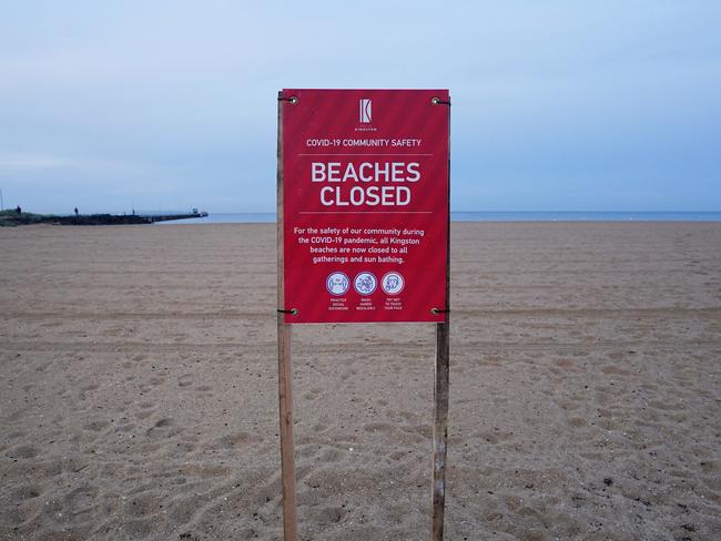 A closure sign is seen on Mordialloc beach at sunrise in Melbourne, Friday, April 3, 2020. Victoria's first weekend since harsher social distancing laws were implemented will start with a ban on all but the most basic outdoor activities. (AAP Image/Michael Dodge) NO ARCHIVING