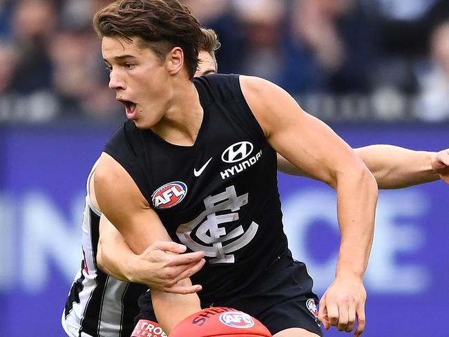 MELBOURNE, AUSTRALIA - MAY 11: Liam Stocker of the Blues handballs whilst being tackled during the round eight AFL match between the Carlton Blues and the Collingwood Magpies at Melbourne Cricket Ground on May 11, 2019 in Melbourne, Australia. (Photo by Quinn Rooney/Getty Images)