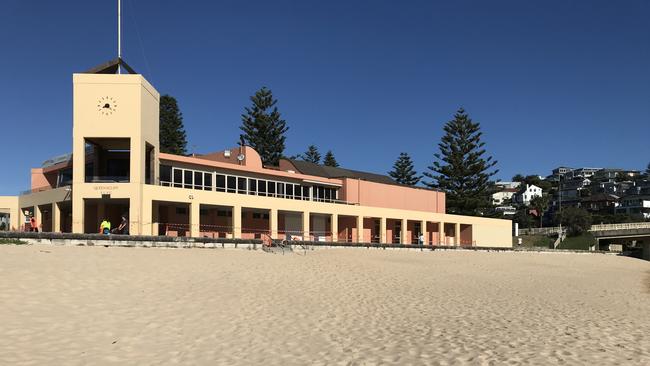 Queenscliff surf club and the beach in front of it.